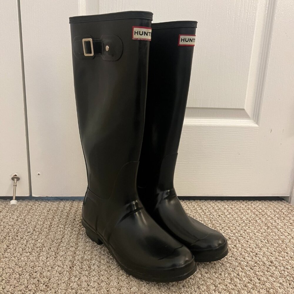 Hunter Original Tall Gloss Rain Boots in Black Size 9